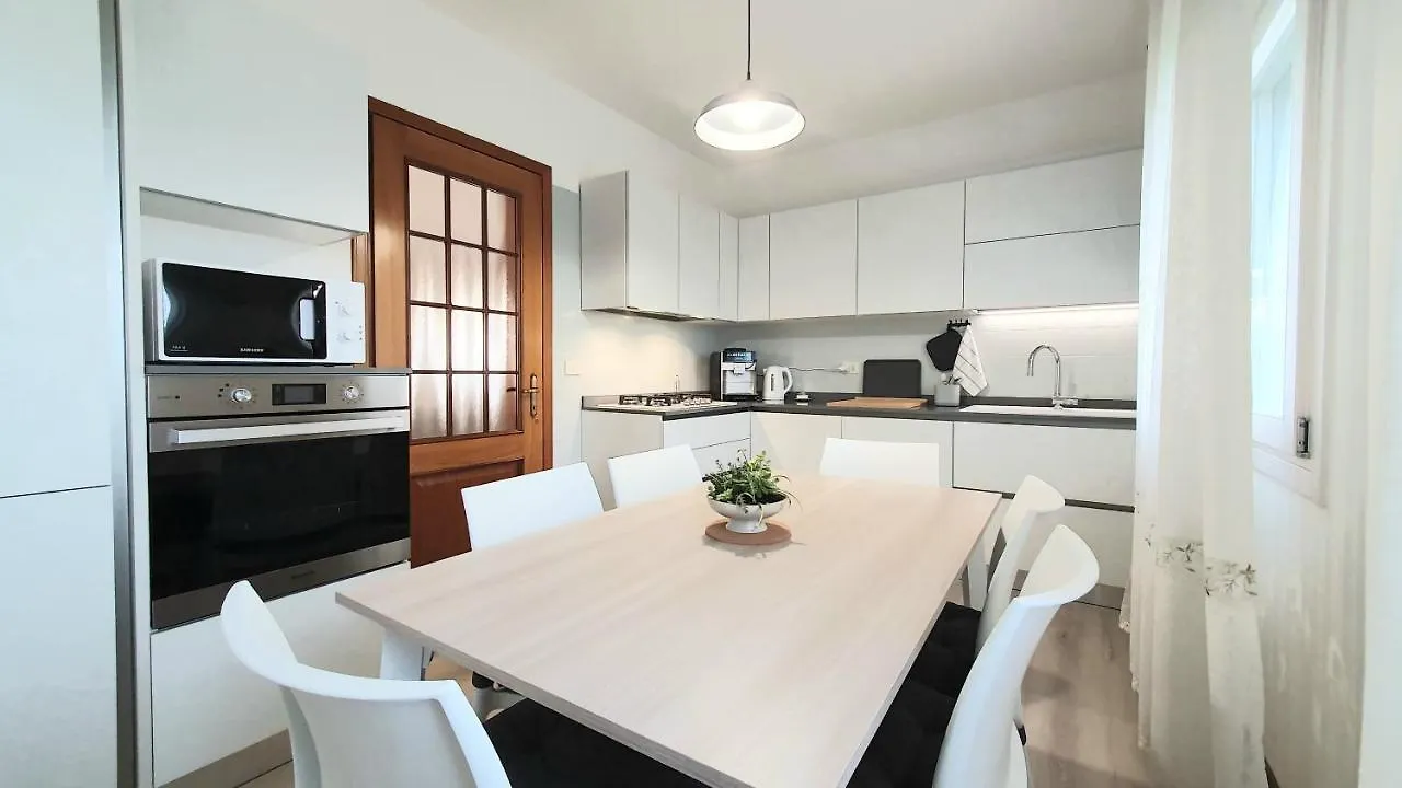 Niko Casa - 3 Bedroom Townhouse Ceggia Apartment