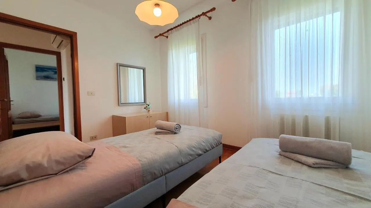Apartment Niko Casa - 3 Bedroom Townhouse Ceggia